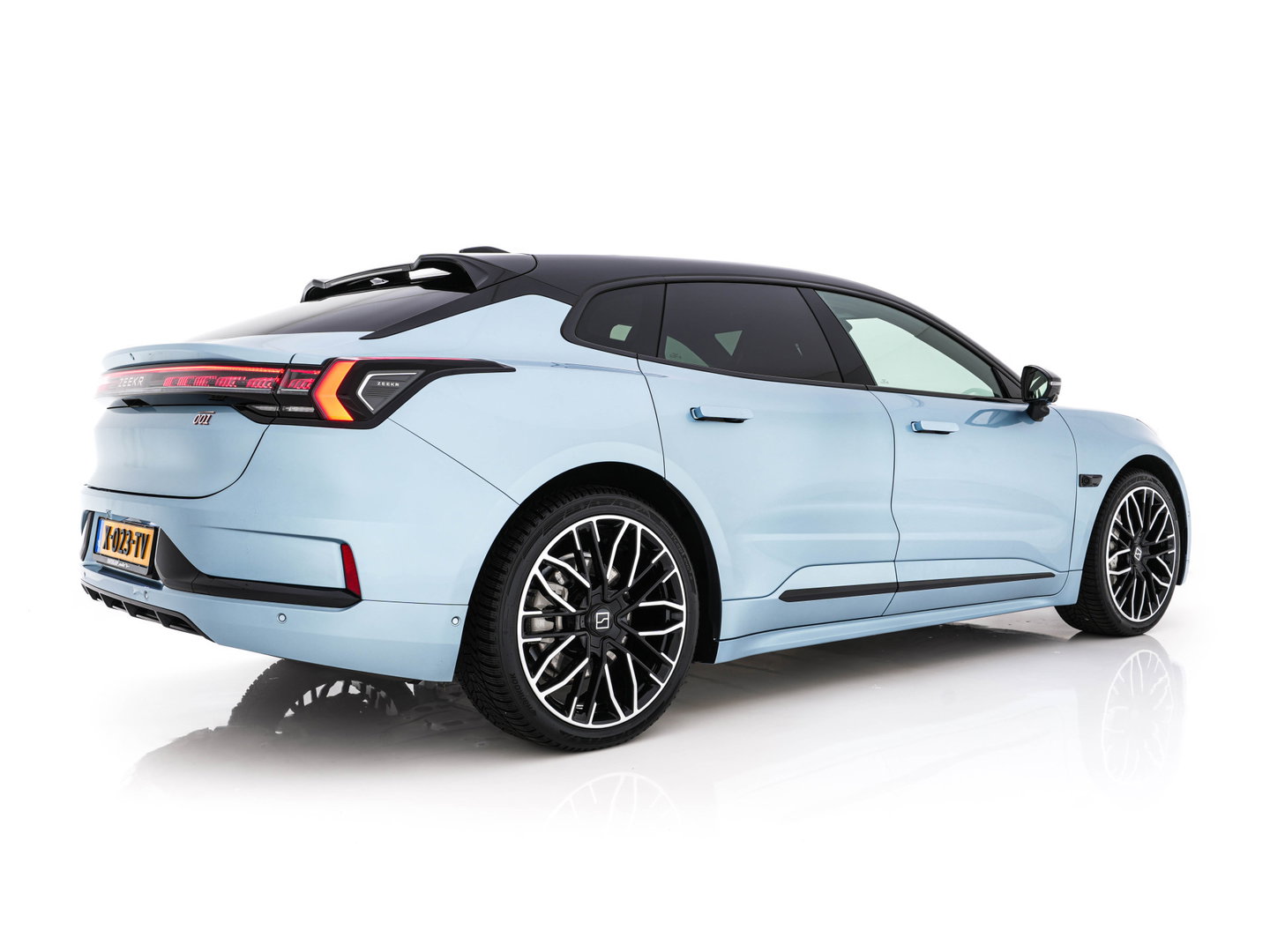 ZEEKR 001 AWD Privilege 100 kWh [ 3-Fase-22 kW] {SOH-94%} (INCL-BTW) Aut. *PANO | LEATHER-MICROFIBRE | FULL-LED | BLINDSPOT | ADAPTIVE-CRUISE | YAMAHA-SOUND | HEATED-COMFORTSEATS | AMBIENTLIGHT | AIRSUSPENSION | NAVI-FULLMAP | PRIVACY-GLASS |  ....