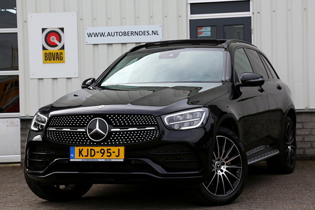 Mercedes-Benz GLC - 300e 4MATIC AMG*Perfect Onderh.*Pano/Elek. Trekhaak/Night/Treeplanken/Diamond Grille/LED/DAB/Camera/Parkeersens.V+A/20 inch LM*