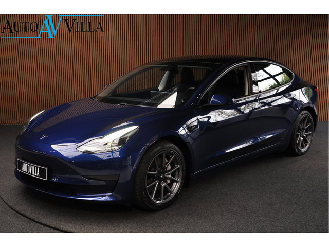 Tesla Model 3 - Autopilot ACC Stuurverwarm. Afneemb. trekhaak PDC Leer Navi Panoramadak 360° Elektr. achterklep Stoelverwarming voor & achter Climate voor & achter LM velgen BTW auto!