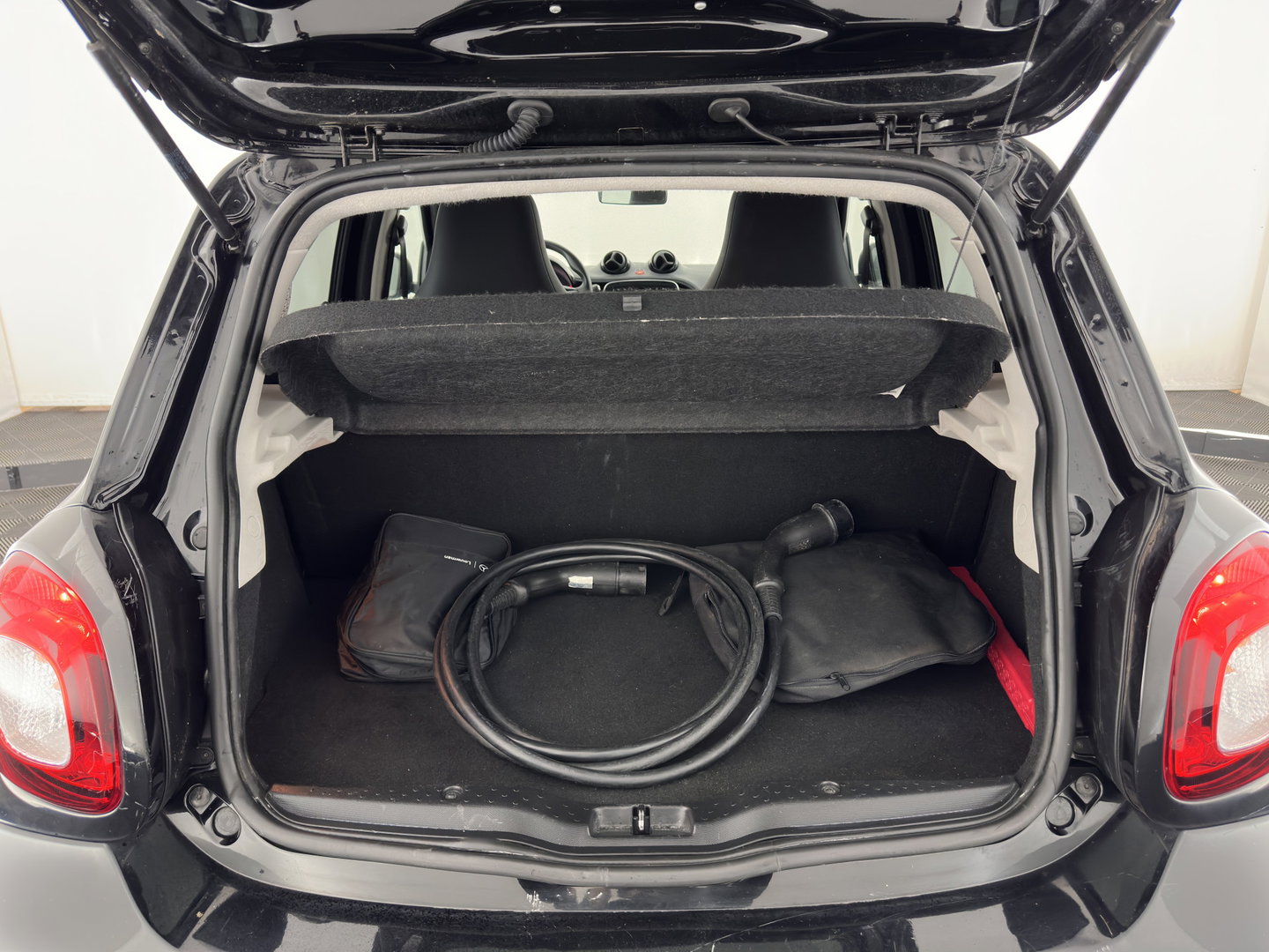 Smart Forfour EQ Essential 18 kWh [ 3-Fase-22kW ] {SOH-93%} (INCL-BTW) *LEATHER | HEATED-COMFORTSEATS | PRIVACY-GLASS | AIRCO | CRUISE | 15''ALU*