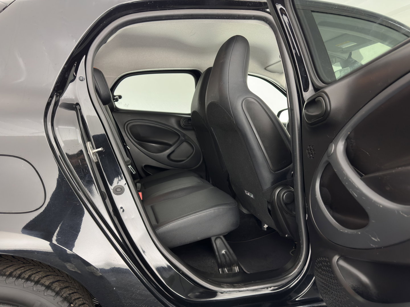 Smart Forfour EQ Essential 18 kWh [ 3-Fase-22kW ] {SOH-93%} (INCL-BTW) *LEATHER | HEATED-COMFORTSEATS | PRIVACY-GLASS | AIRCO | CRUISE | 15''ALU*