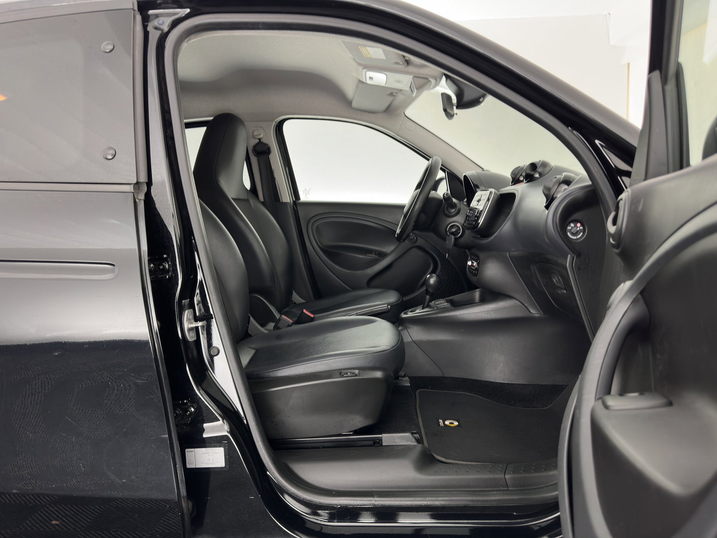 Smart Forfour EQ Essential 18 kWh [ 3-Fase-22kW ] {SOH-93%} (INCL-BTW) *LEATHER | HEATED-COMFORTSEATS | PRIVACY-GLASS | AIRCO | CRUISE | 15''ALU*