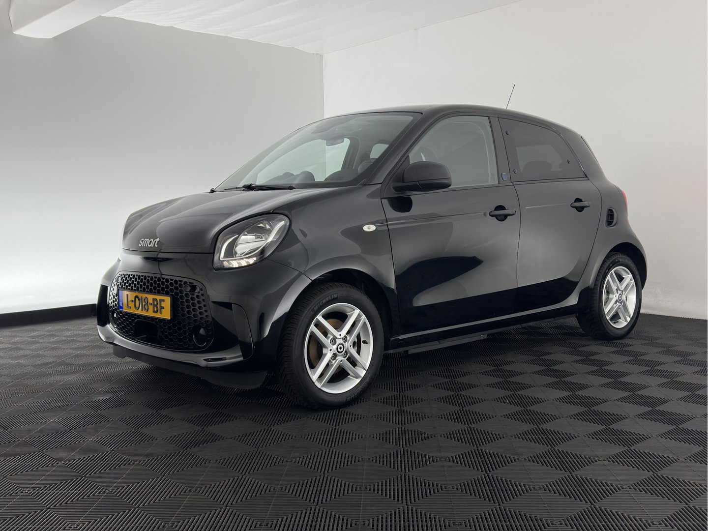 Smart Forfour EQ Essential 18 kWh [ 3-Fase-22kW ] {SOH-93%} (INCL-BTW) *LEATHER | HEATED-COMFORTSEATS | PRIVACY-GLASS | AIRCO | CRUISE | 15''ALU*