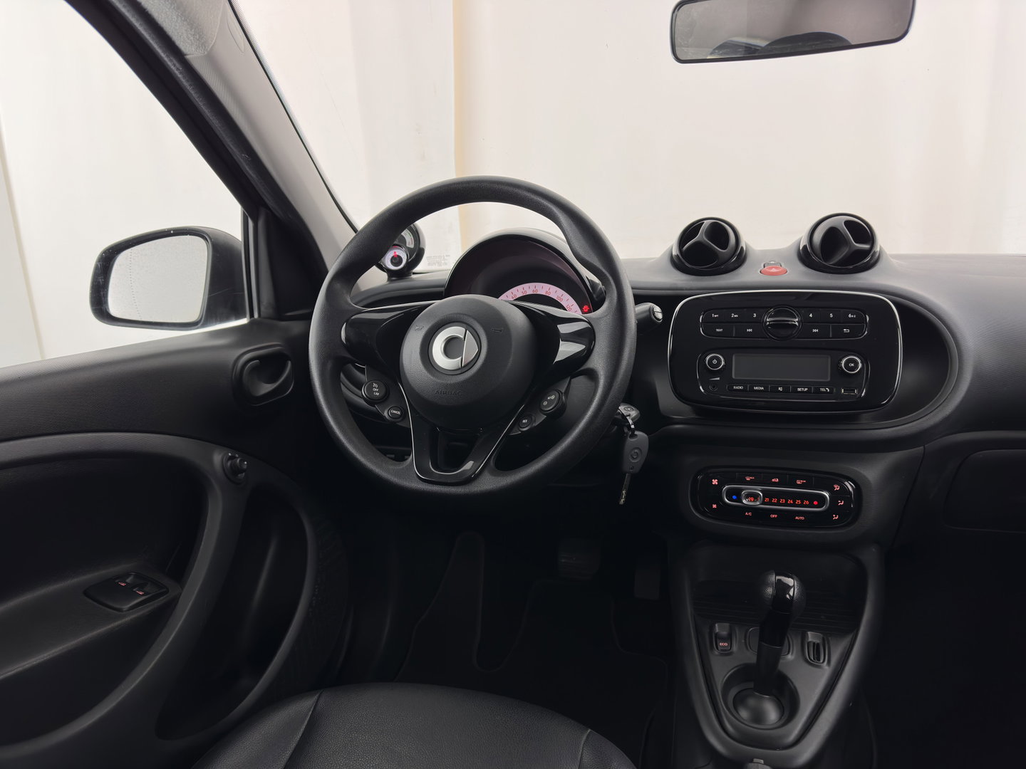 Smart Forfour EQ Essential 18 kWh [ 3-Fase-22kW ] {SOH-93%} (INCL-BTW) *LEATHER | HEATED-COMFORTSEATS | PRIVACY-GLASS | AIRCO | CRUISE | 15''ALU*