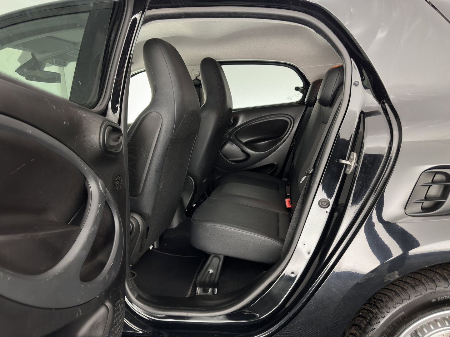 Smart Forfour EQ Essential 18 kWh [ 3-Fase-22kW ] {SOH-93%} (INCL-BTW) *LEATHER | HEATED-COMFORTSEATS | PRIVACY-GLASS | AIRCO | CRUISE | 15''ALU*
