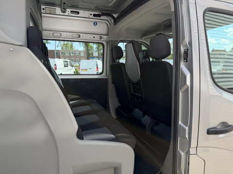 Renault Master T35 2.3 dCi 130pk L2H2 bpm vrij / euro 6 diesel / vaste prijs rijklaar € 19.950 ex btw / DC 7 persoons / zilver metallic / trekhaak 2500 kg / airco / cruise / navigatie