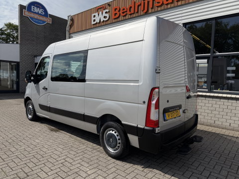 Renault Master T35 2.3 dCi 130pk L2H2 bpm vrij / euro 6 diesel / vaste prijs rijklaar € 19.950 ex btw / DC 7 persoons / zilver metallic / trekhaak 2500 kg / airco / cruise / navigatie