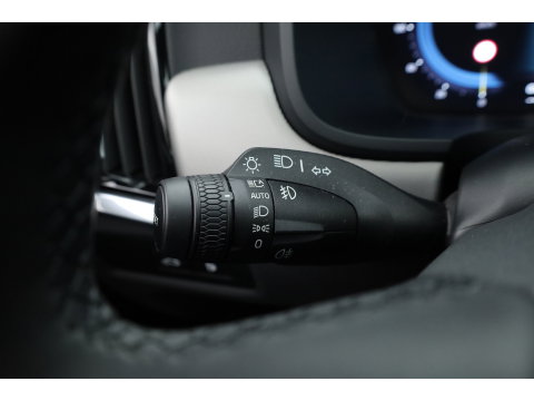 Volvo S90 2.0 T8 AWD Plus Dark | Luchtvering | Pano | Blis | ACC | Elek. stoel+mem. | Stuur- & 4x stoelverw. | H&K | 20" |