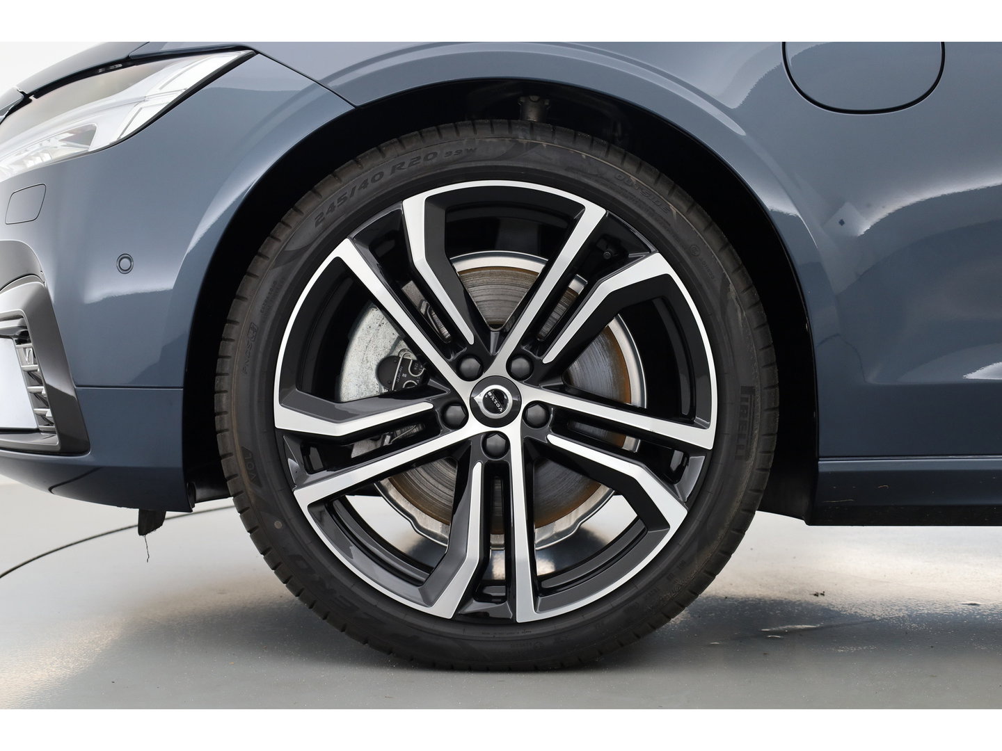 Volvo S90 2.0 T8 AWD Plus Dark | Luchtvering | Pano | Blis | ACC | Elek. stoel+mem. | Stuur- & 4x stoelverw. | H&K | 20" |