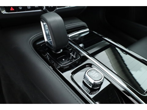 Volvo S90 2.0 T8 AWD Plus Dark | Luchtvering | Pano | Blis | ACC | Elek. stoel+mem. | Stuur- & 4x stoelverw. | H&K | 20" |