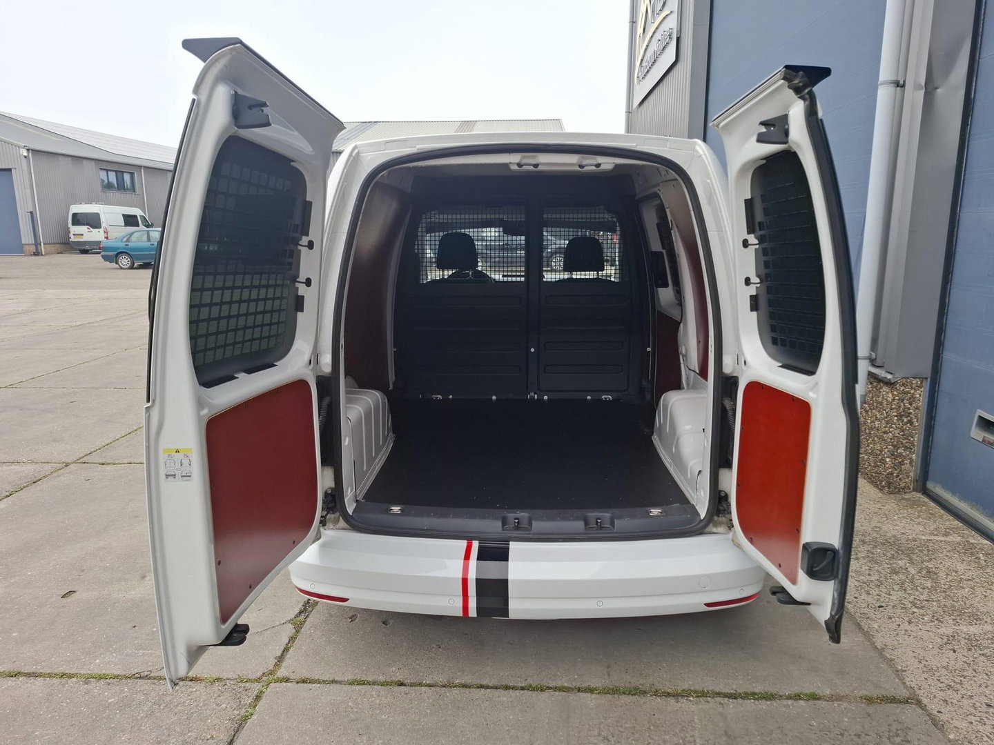 Volkswagen Caddy 2.0 TDI L1H1 BMT Comfortline VERLAAGD / AIRCO / STOEL VERWARMING / EURO 6 / NAVI / MARGE AUTO !!