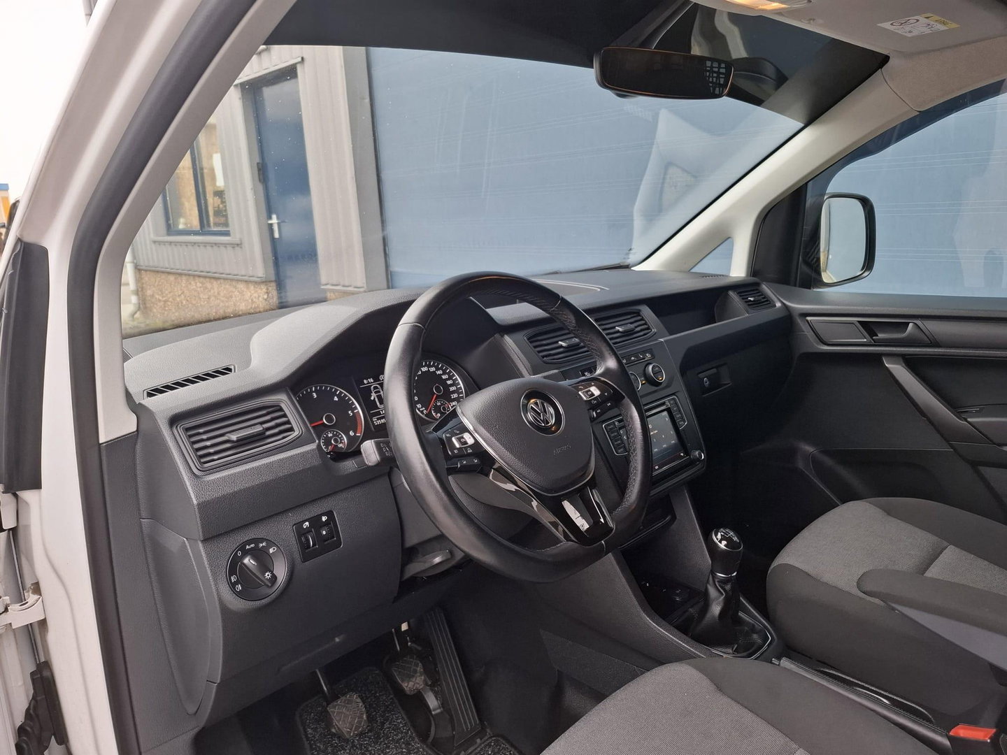 Volkswagen Caddy 2.0 TDI L1H1 BMT Comfortline VERLAAGD / AIRCO / STOEL VERWARMING / EURO 6 / NAVI / MARGE AUTO !!