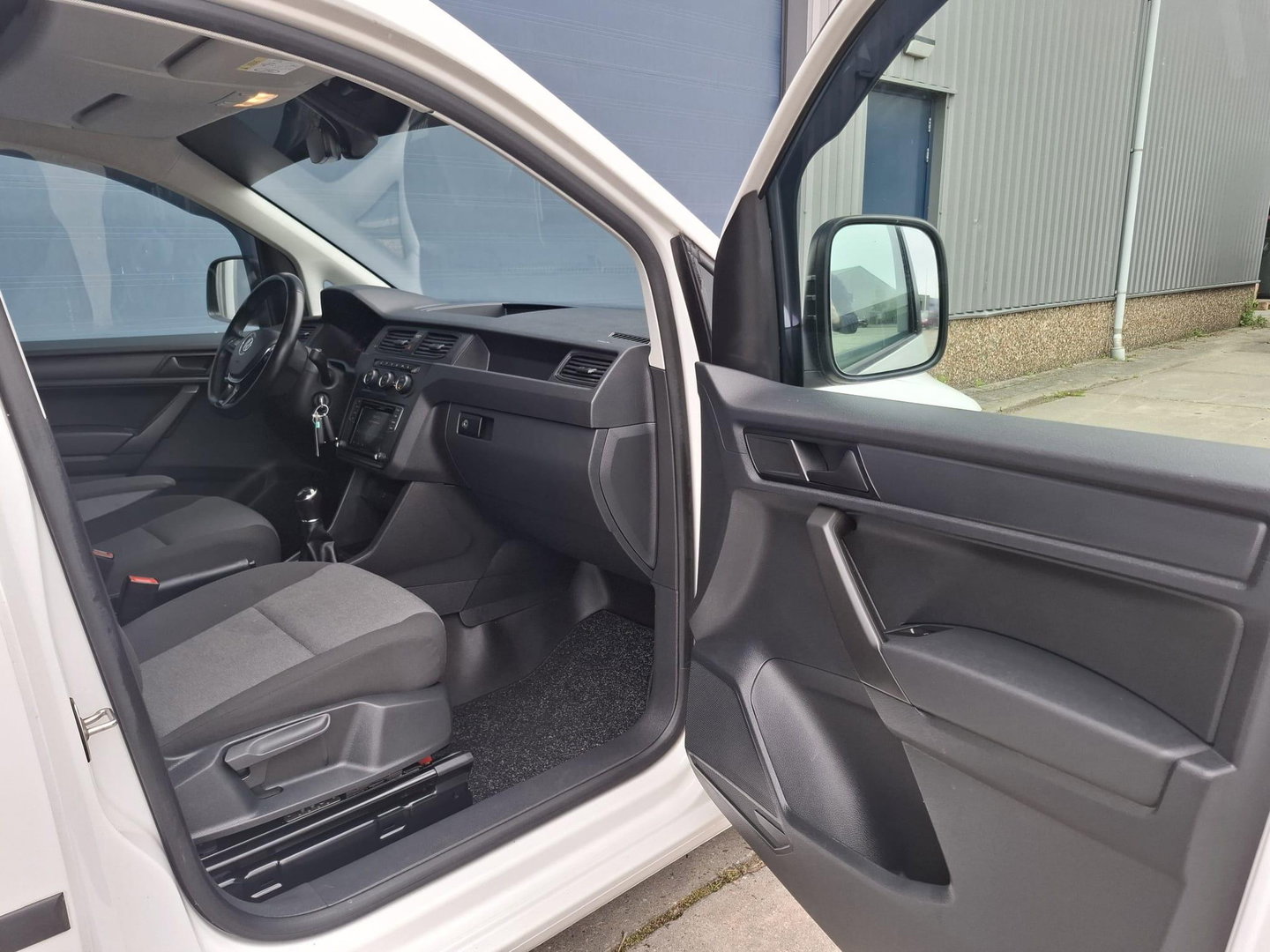 Volkswagen Caddy 2.0 TDI L1H1 BMT Comfortline VERLAAGD / AIRCO / STOEL VERWARMING / EURO 6 / NAVI / MARGE AUTO !!