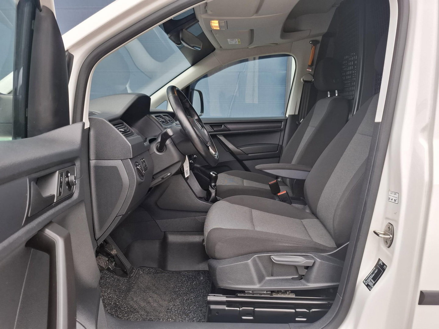 Volkswagen Caddy 2.0 TDI L1H1 BMT Comfortline VERLAAGD / AIRCO / STOEL VERWARMING / EURO 6 / NAVI / MARGE AUTO !!