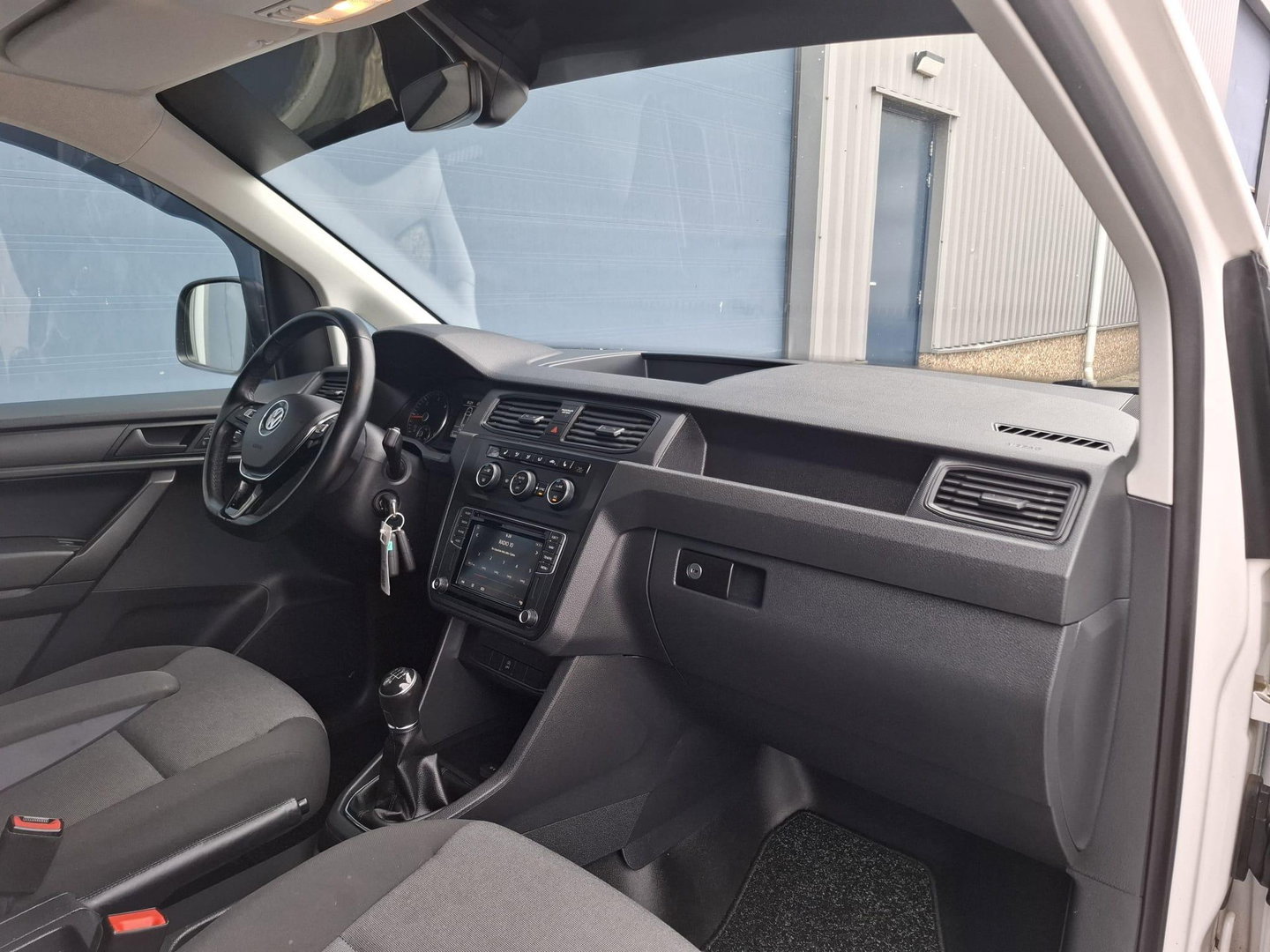 Volkswagen Caddy 2.0 TDI L1H1 BMT Comfortline VERLAAGD / AIRCO / STOEL VERWARMING / EURO 6 / NAVI / MARGE AUTO !!