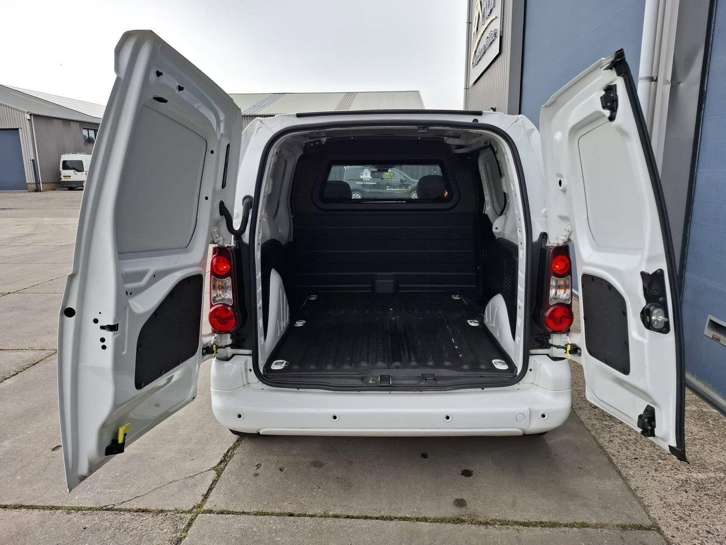 Peugeot Partner 120 1.6 BlueHDi 75 L1 Première AIRCO / CRUISE CONTROLE / EURO 6 / 1 STE EIGENAAR / DEALER ONDERHOUDEN