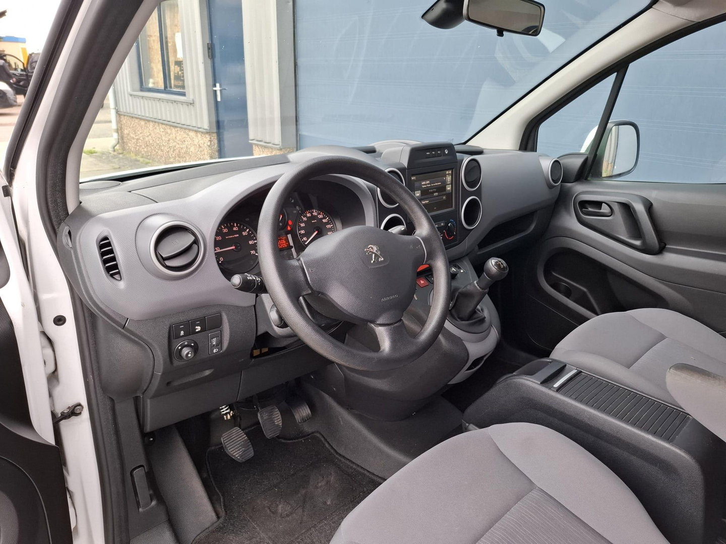 Peugeot Partner 120 1.6 BlueHDi 75 L1 Première AIRCO / CRUISE CONTROLE / EURO 6 / 1 STE EIGENAAR / DEALER ONDERHOUDEN