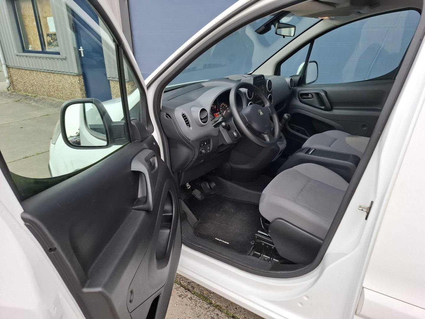Peugeot Partner 120 1.6 BlueHDi 75 L1 Première AIRCO / CRUISE CONTROLE / EURO 6 / 1 STE EIGENAAR / DEALER ONDERHOUDEN