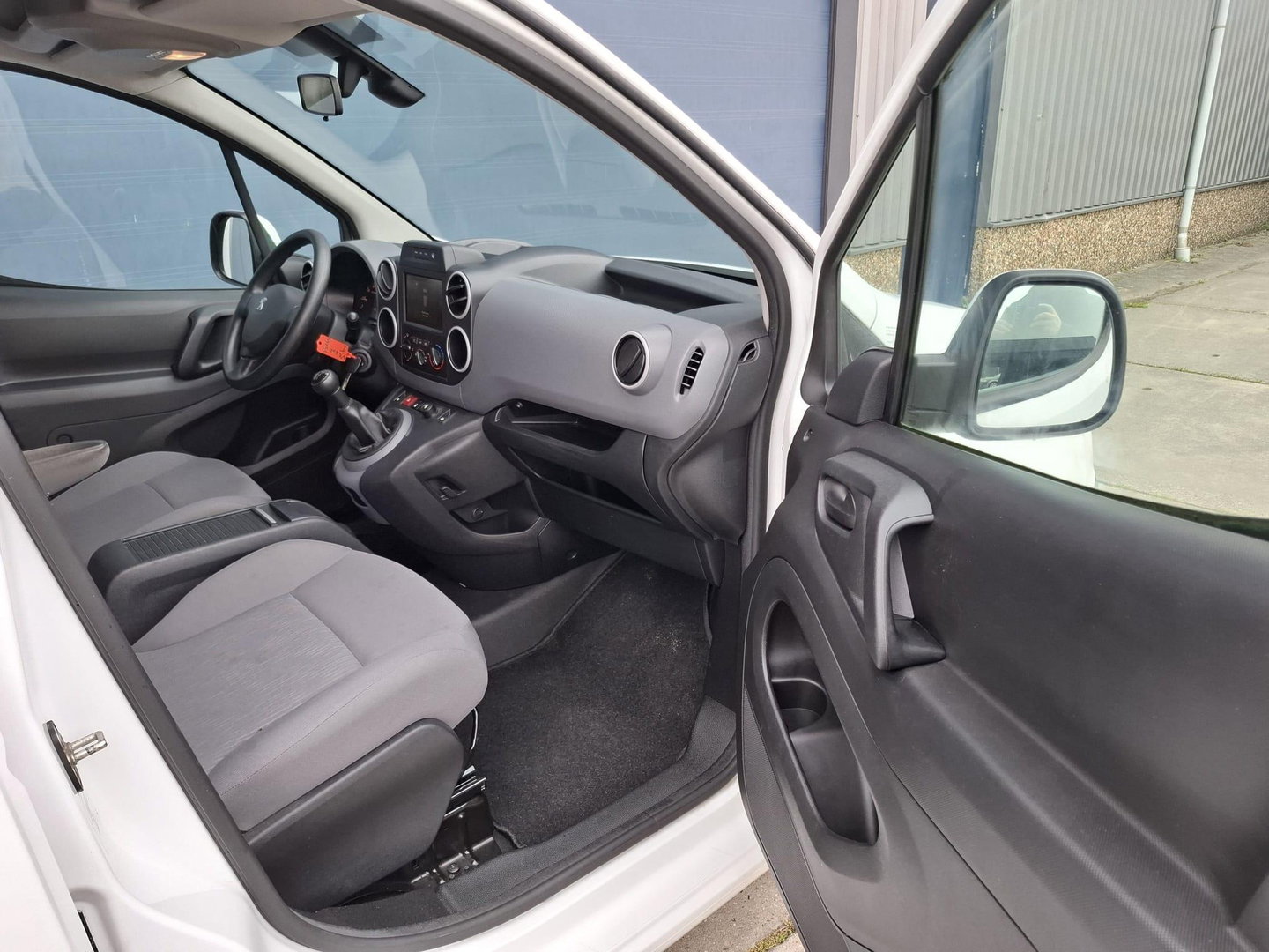 Peugeot Partner 120 1.6 BlueHDi 75 L1 Première AIRCO / CRUISE CONTROLE / EURO 6 / 1 STE EIGENAAR / DEALER ONDERHOUDEN