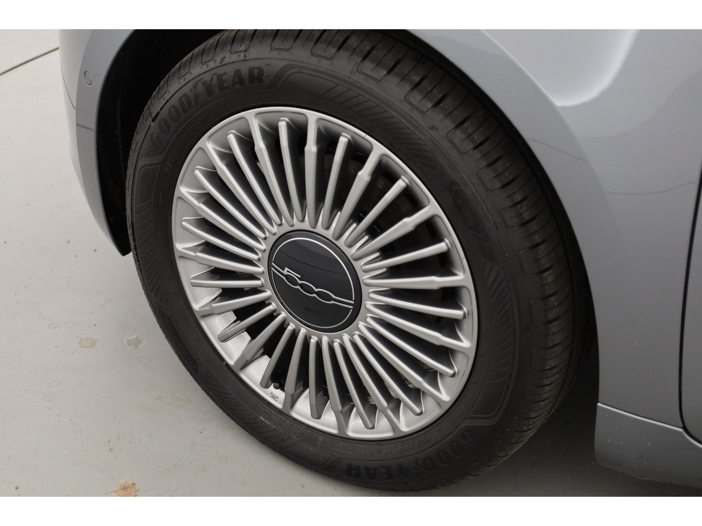 Fiat 500 42 kWh | SOH 95 % | Navi by App | Camera | Apple CarPlay | Stoelverw. | Keyless | Dodehoekdet.