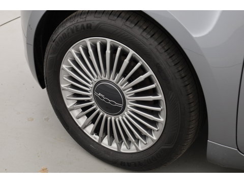 Fiat 500 42 kWh | SOH 95 % | Navi by App | Camera | Apple CarPlay | Stoelverw. | Keyless | Dodehoekdet.