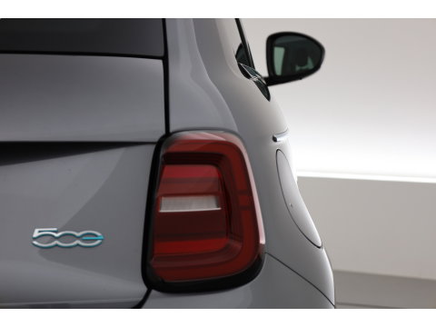 Fiat 500 42 kWh | SOH 95 % | Navi by App | Camera | Apple CarPlay | Stoelverw. | Keyless | Dodehoekdet.