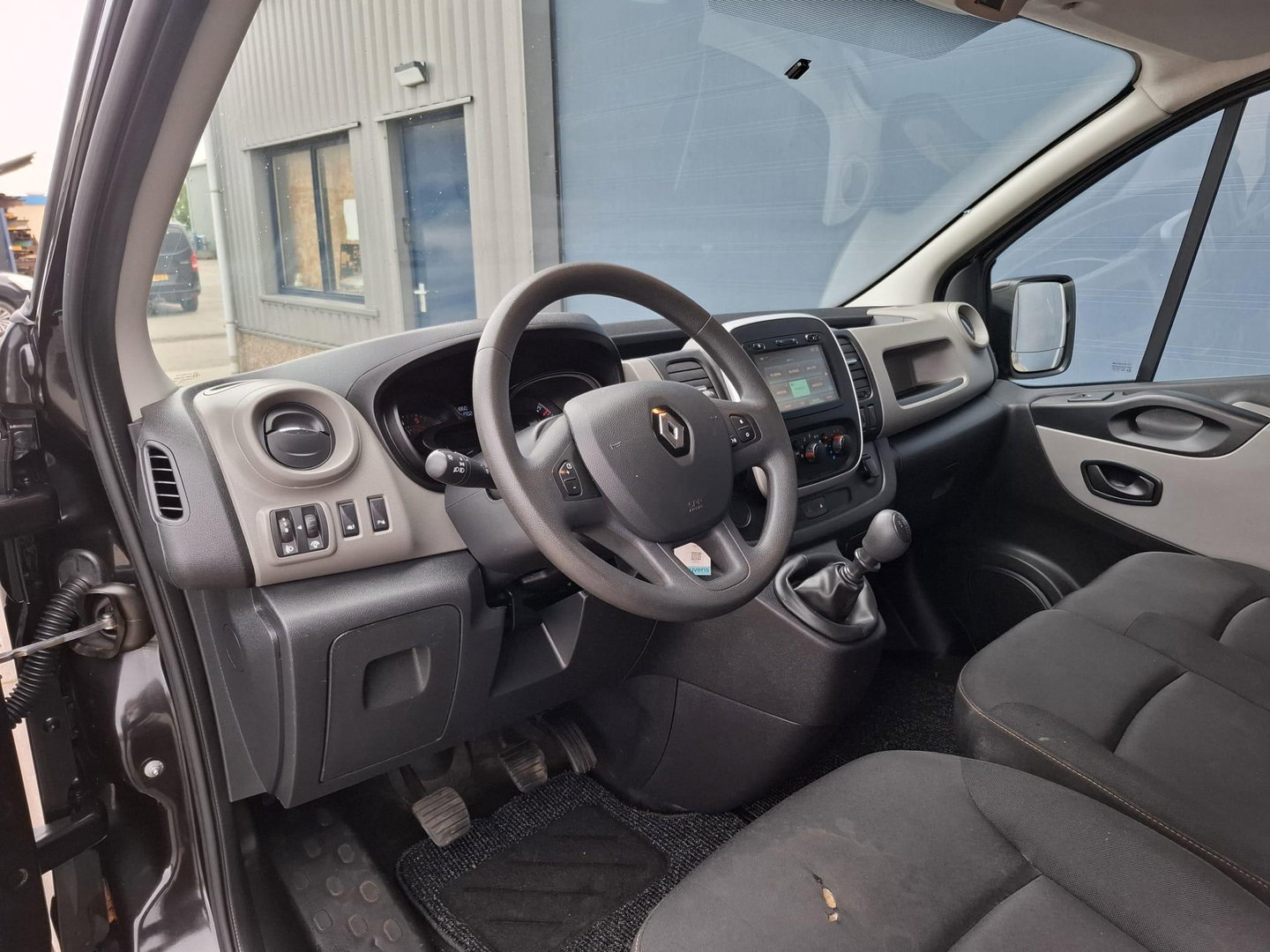 Renault Trafic 1.6 dCi T29 L2H1 DC Comfort DUBBEL CABINE / CRUISE CONTROLE / DEALER ONDERHOUDEN / NAVI