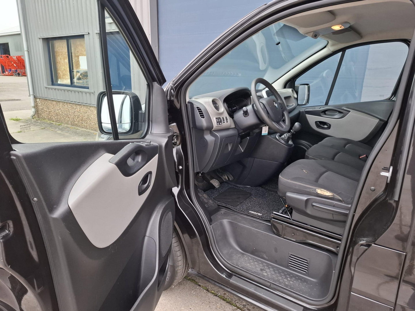 Renault Trafic 1.6 dCi T29 L2H1 DC Comfort DUBBEL CABINE / CRUISE CONTROLE / DEALER ONDERHOUDEN / NAVI