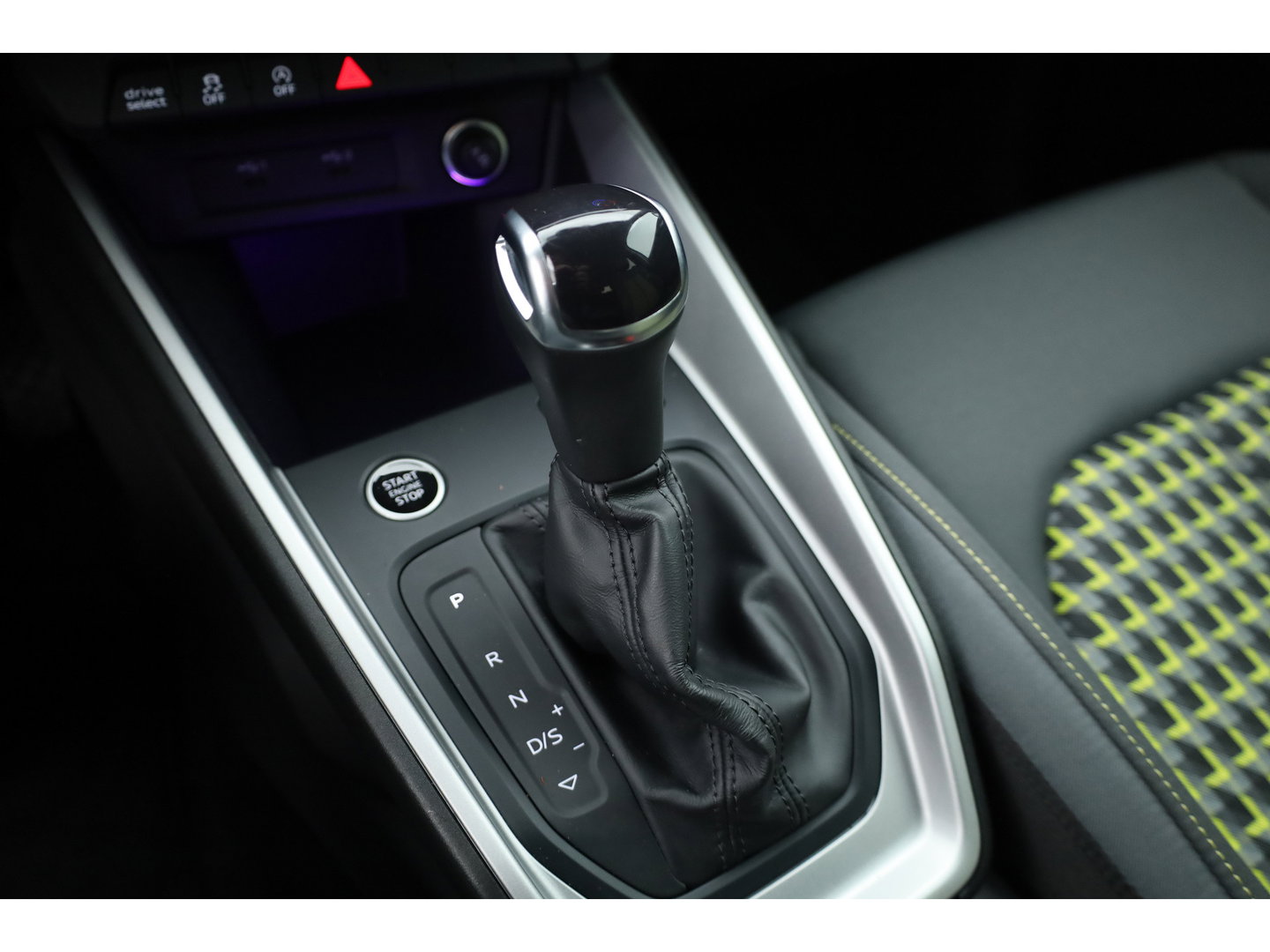 Audi A1 Sportback 40 TFSI S Line 200pk! | Digi. Dashboard | Apple CarPlay | Keyless | Stoelverw. | Cruise Ctrl. | Sfeerverl.