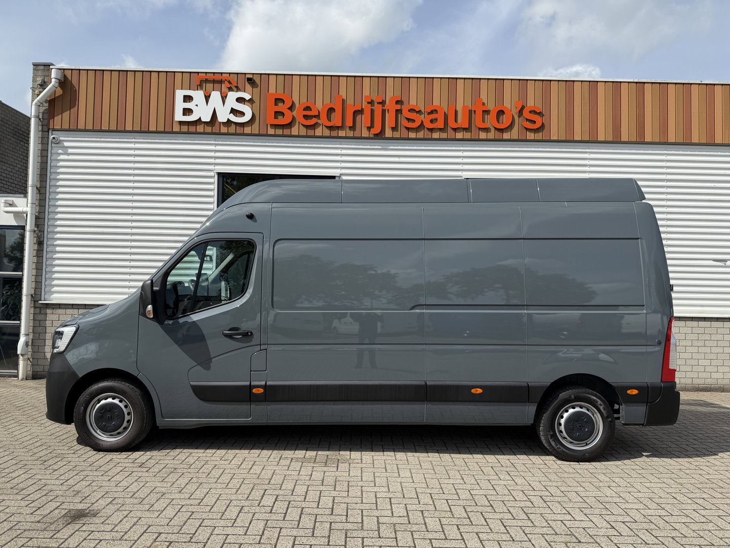 Renault Master T35 2.3 dCi 150pk L3H3 Energy Comfort / vaste prijs rijklaar € 21.950 ex btw / lease vanaf € 358 / ideaal voor camper ombouw / trekhaak / camera's rondom !