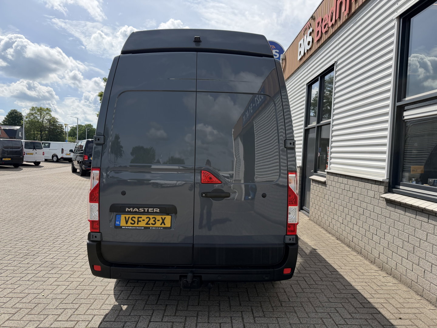 Renault Master T35 2.3 dCi 150pk L3H3 Energy Comfort / vaste prijs rijklaar € 21.950 ex btw / lease vanaf € 358 / ideaal voor camper ombouw / trekhaak / camera's rondom !