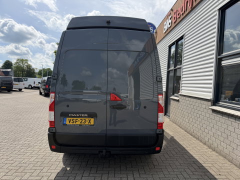 Renault Master T35 2.3 dCi 150pk L3H3 Energy Comfort / vaste prijs rijklaar € 21.950 ex btw / lease vanaf € 358 / ideaal voor camper ombouw / trekhaak / camera's rondom !