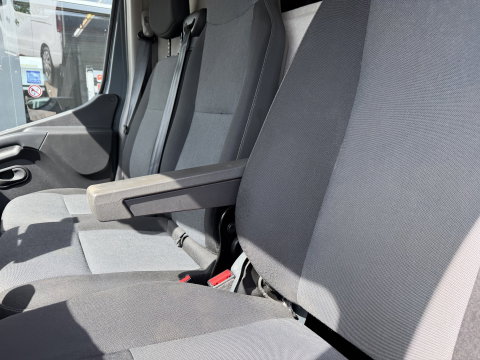 Renault Master T35 2.3 dCi 150pk L3H3 Energy Comfort / vaste prijs rijklaar € 21.950 ex btw / lease vanaf € 358 / ideaal voor camper ombouw / trekhaak / camera's rondom !