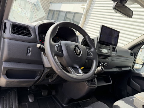 Renault Master T35 2.3 dCi 150pk L3H3 Energy Comfort / vaste prijs rijklaar € 21.950 ex btw / lease vanaf € 358 / ideaal voor camper ombouw / trekhaak / camera's rondom !