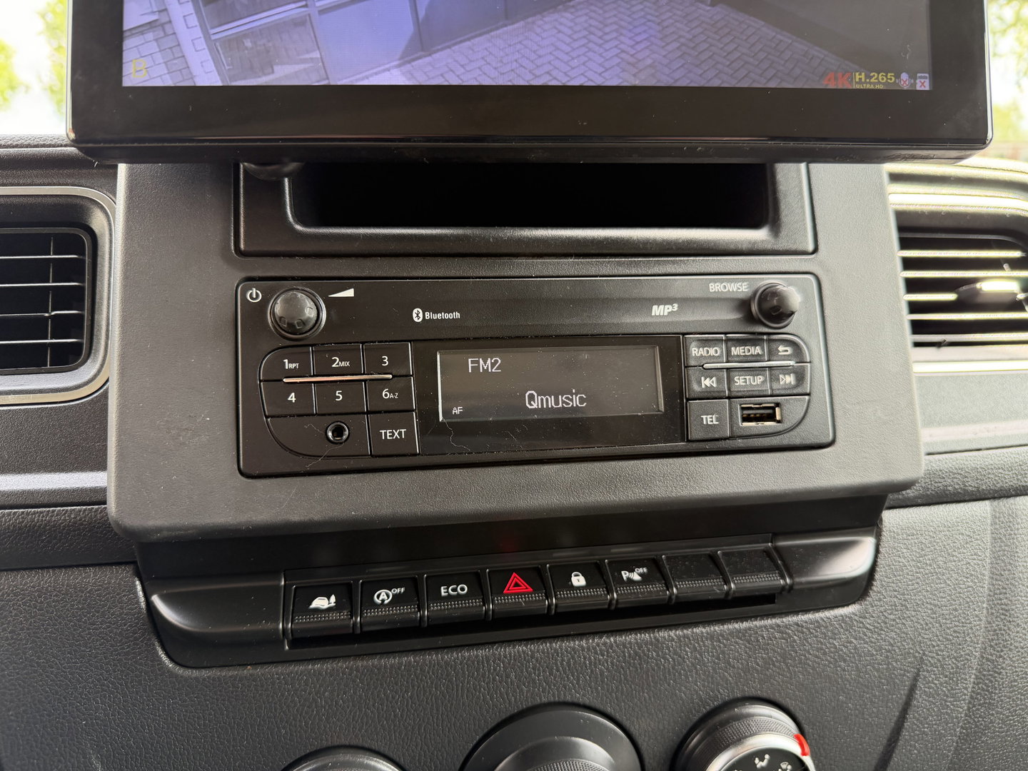 Renault Master T35 2.3 dCi 150pk L3H3 Energy Comfort / vaste prijs rijklaar € 21.950 ex btw / lease vanaf € 358 / ideaal voor camper ombouw / trekhaak / camera's rondom !