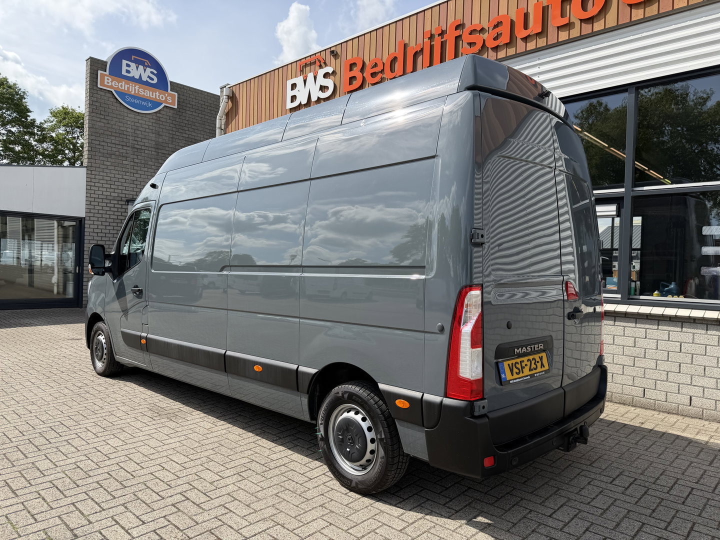 Renault Master T35 2.3 dCi 150pk L3H3 Energy Comfort / vaste prijs rijklaar € 21.950 ex btw / lease vanaf € 358 / ideaal voor camper ombouw / trekhaak / camera's rondom !