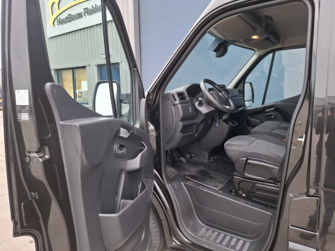 Renault Master T35 2.3 dCi 180 L2H2 Energy Work Edition AIRCO / CRUISE CONTROLE / NAVI / DEALER ONDERHOUDEN / TREKHAAK