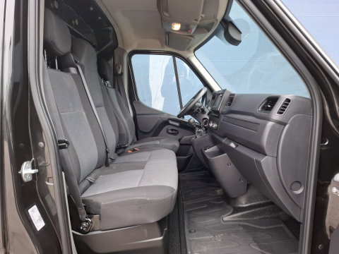 Renault Master T35 2.3 dCi 180 L2H2 Energy Work Edition AIRCO / CRUISE CONTROLE / NAVI / DEALER ONDERHOUDEN / TREKHAAK