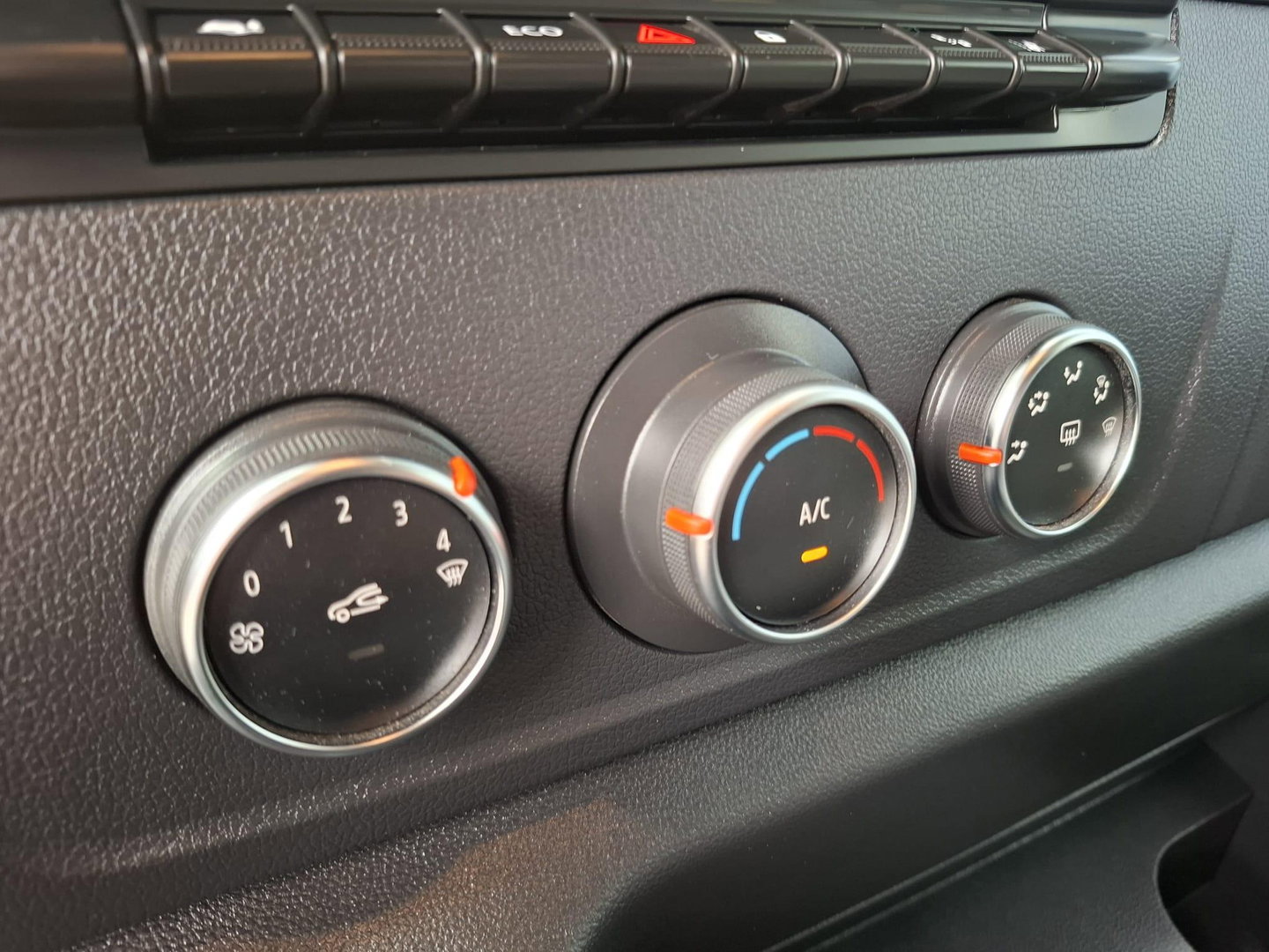 Renault Master T35 2.3 dCi 180 L2H2 Energy Work Edition AIRCO / CRUISE CONTROLE / NAVI / DEALER ONDERHOUDEN / TREKHAAK
