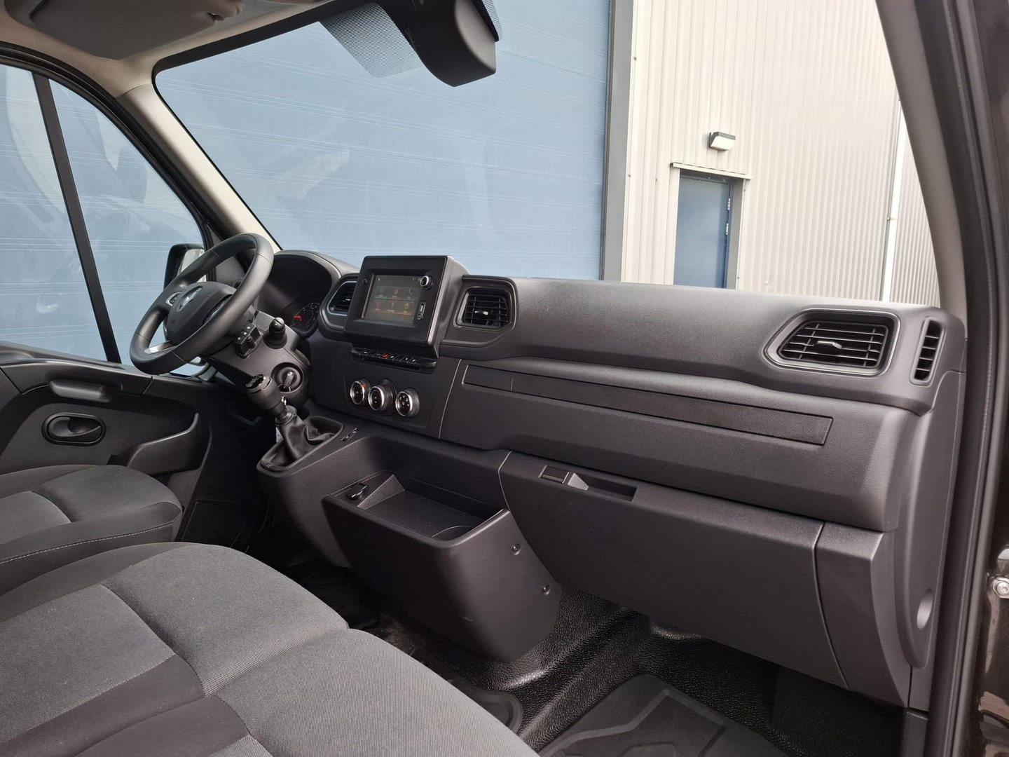 Renault Master T35 2.3 dCi 180 L2H2 Energy Work Edition AIRCO / CRUISE CONTROLE / NAVI / DEALER ONDERHOUDEN / TREKHAAK