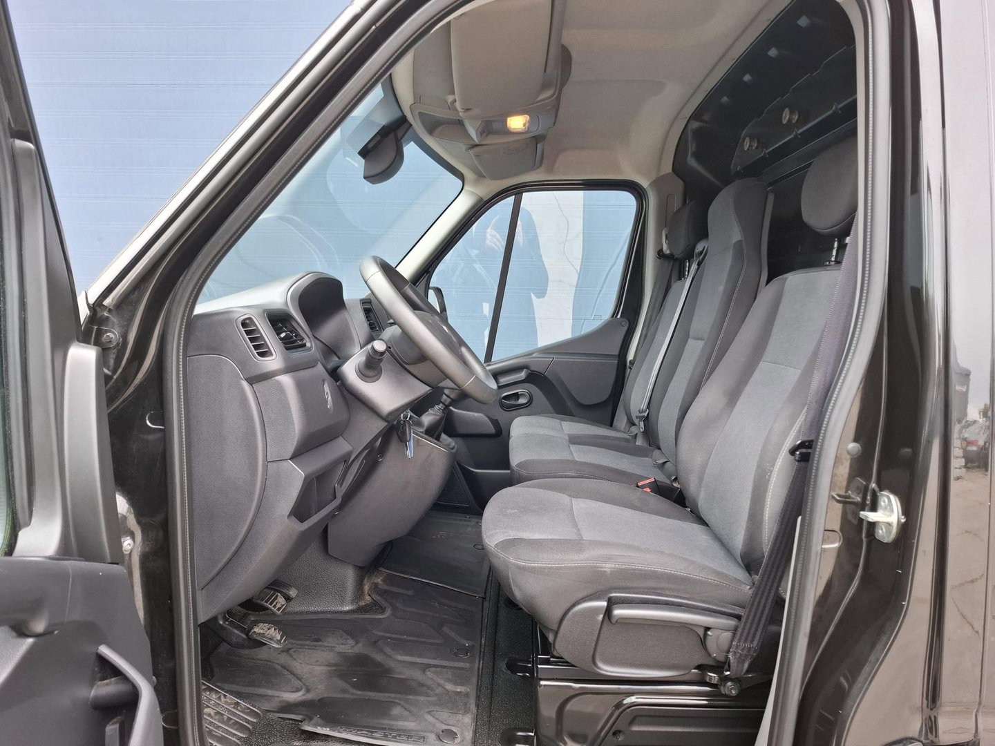 Renault Master T35 2.3 dCi 180 L2H2 Energy Work Edition AIRCO / CRUISE CONTROLE / NAVI / DEALER ONDERHOUDEN / TREKHAAK