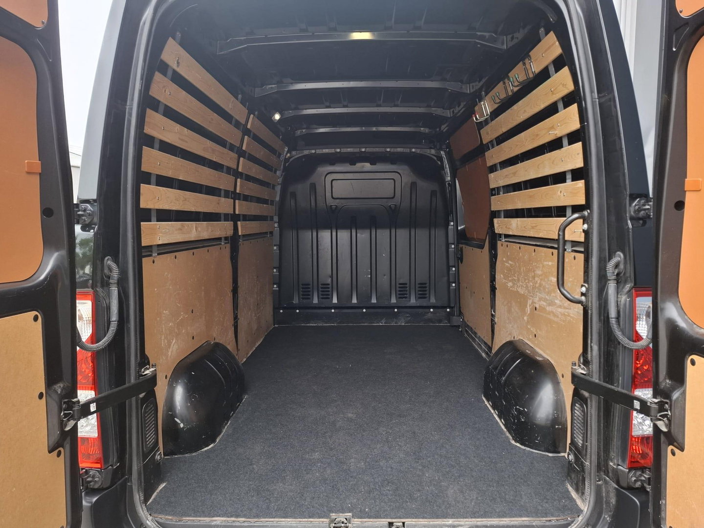 Renault Master T35 2.3 dCi 180 L2H2 Energy Work Edition AIRCO / CRUISE CONTROLE / NAVI / DEALER ONDERHOUDEN / TREKHAAK