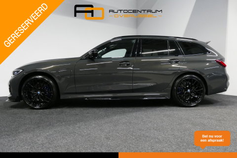 BMW 3 Serie Touring 330e xDrive M Sport / M340i Diffuser /  Black Diamond M grille / M340i M Sport bumper pakket / BMW Laser Light / Panoramadak / Premium kleur Dravitgrau / Elektr. verstelbare voorstoelen links met memory / Apple Carplay - Android Auto / Stoelverwar