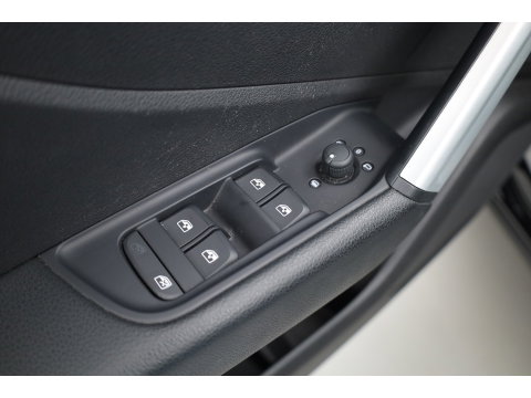 Audi Q2 1.4 TFSI CoD Design | Navi | Trekhaak | Stoelverw. | Cruise Contr. | PDC+A | 17''