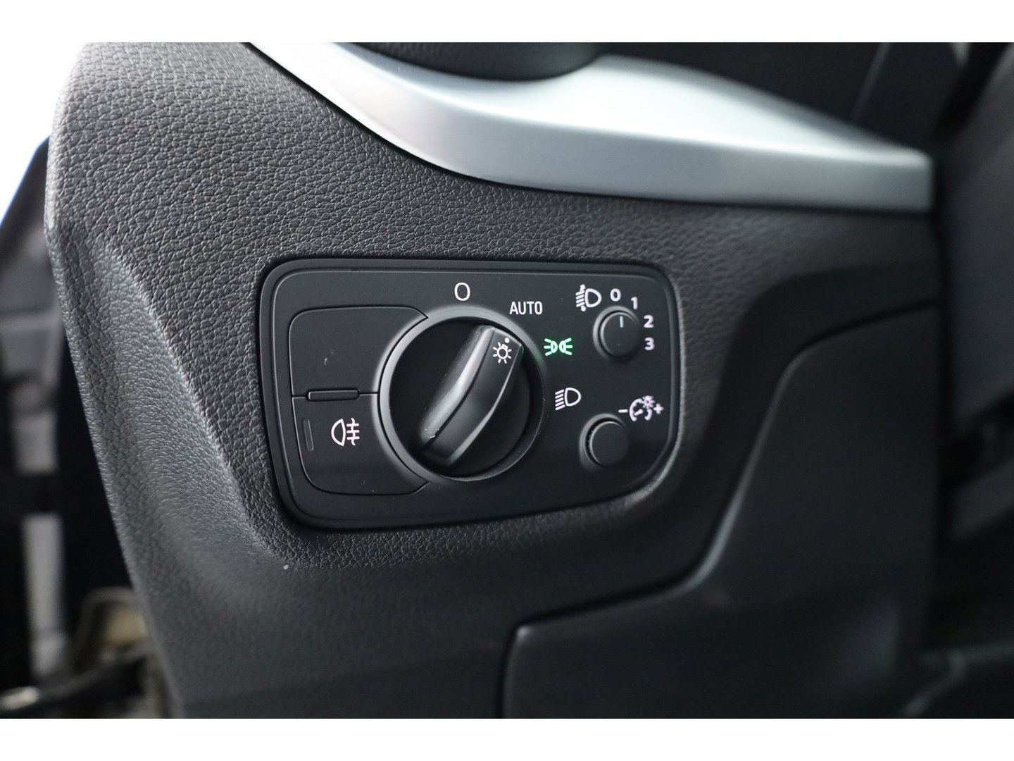 Audi Q2 1.4 TFSI CoD Design | Navi | Trekhaak | Stoelverw. | Cruise Contr. | PDC+A | 17''