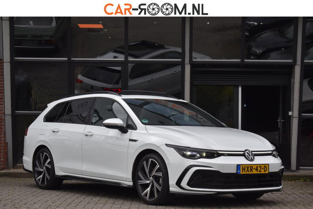 Volkswagen Golf - 1.5 eTSI Variant 3x R Line Pano Keyless Lane Camera Trekhaak