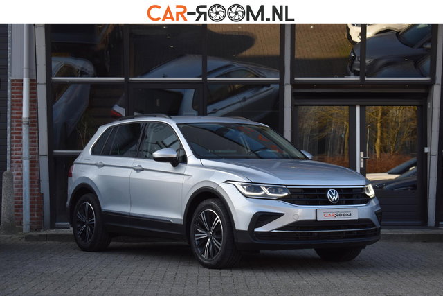 Volkswagen Tiguan - 1.5 TSI Life Business Camera ACC Keyless IQ.LIGHT