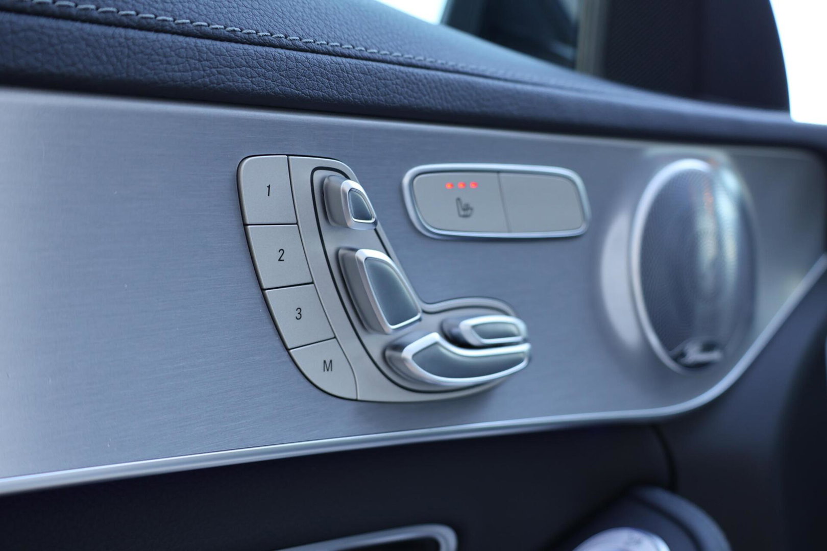 Mercedes-Benz C-Klasse Estate 400 4MATIC AMG Line / Panoramadak / Memory stoelen / Night Pakket / Burmester Surround