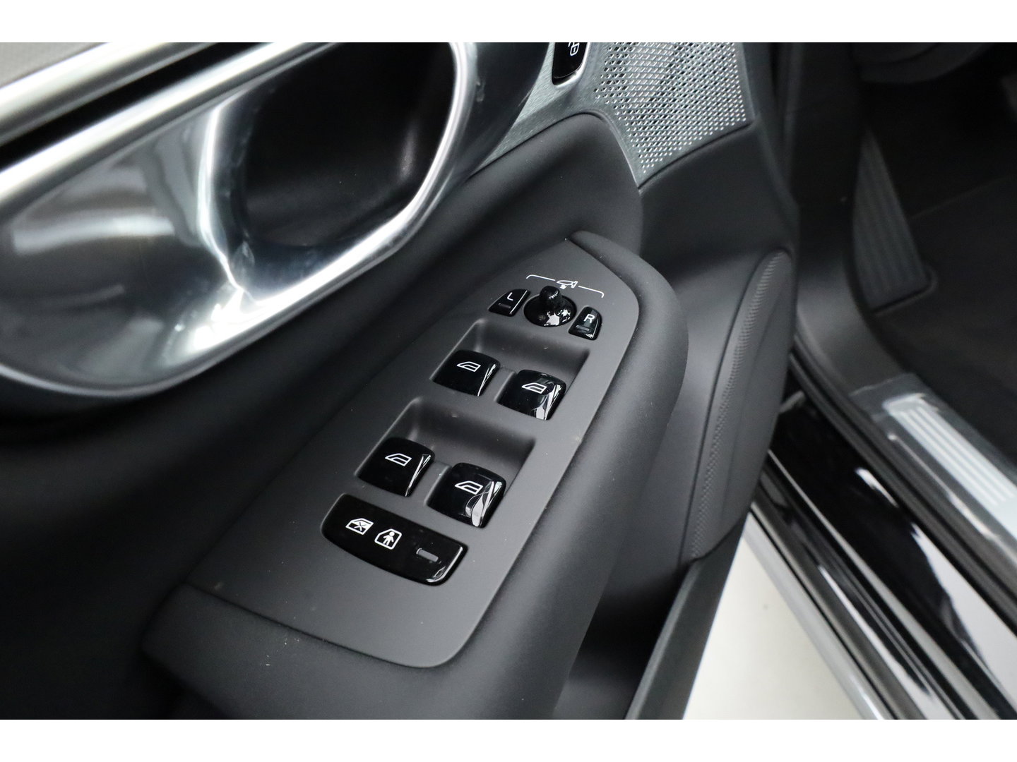 Volvo XC90 2.0 T8 Plug-in hybrid AWD Ultra Black Edition Executive | luchtvering | Bowers & Wilkins | Massage | Blis | ACC | Pano| 360 Camera |