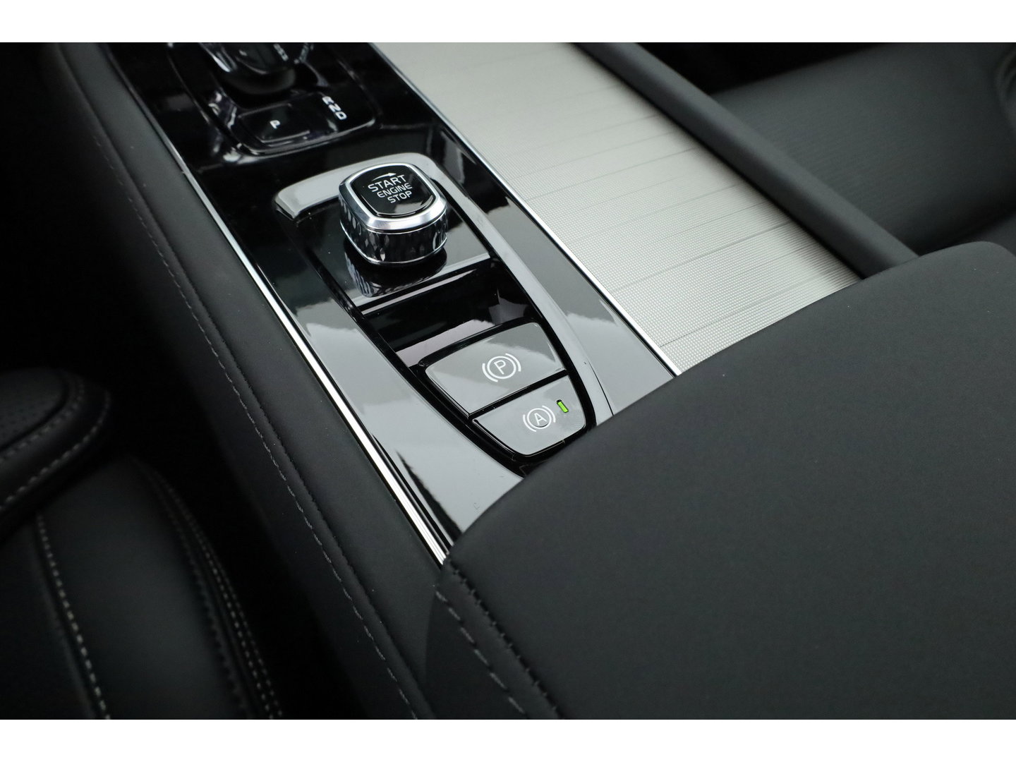 Volvo XC90 2.0 T8 Plug-in hybrid AWD Ultra Black Edition Executive | luchtvering | Bowers & Wilkins | Massage | Blis | ACC | Pano| 360 Camera |